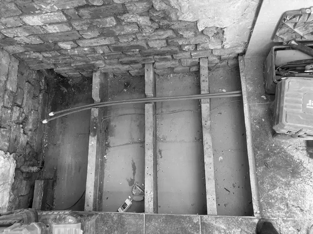 Floor structure exposed